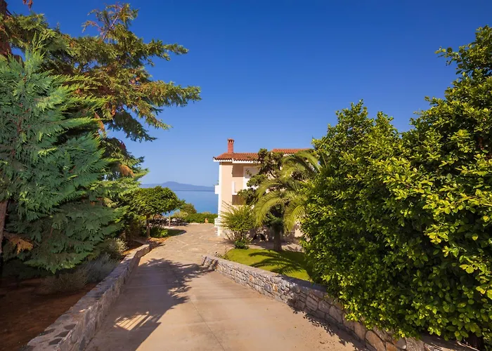 Messinian Blue Seaside Villa *